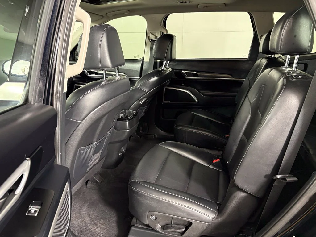 Used 2022 Black Kia S image 38