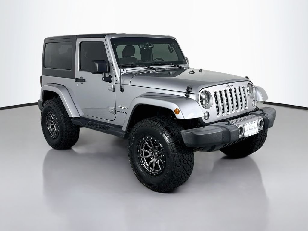 Used 2016 Silver Jeep Sahara image 7