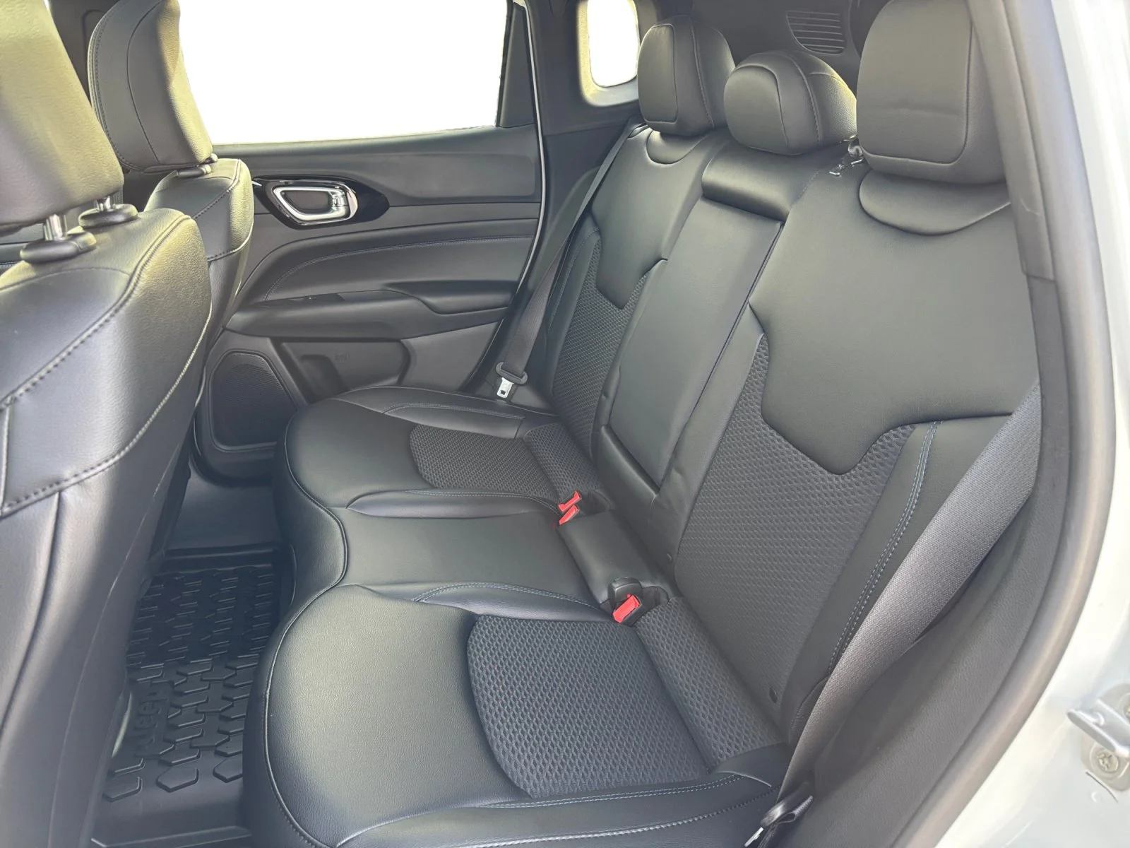 New 2026 Bright White Jeep North Altitude* 4x4, Pano Sunroof, Heated Seats, Wireless Charging Pad image 16
