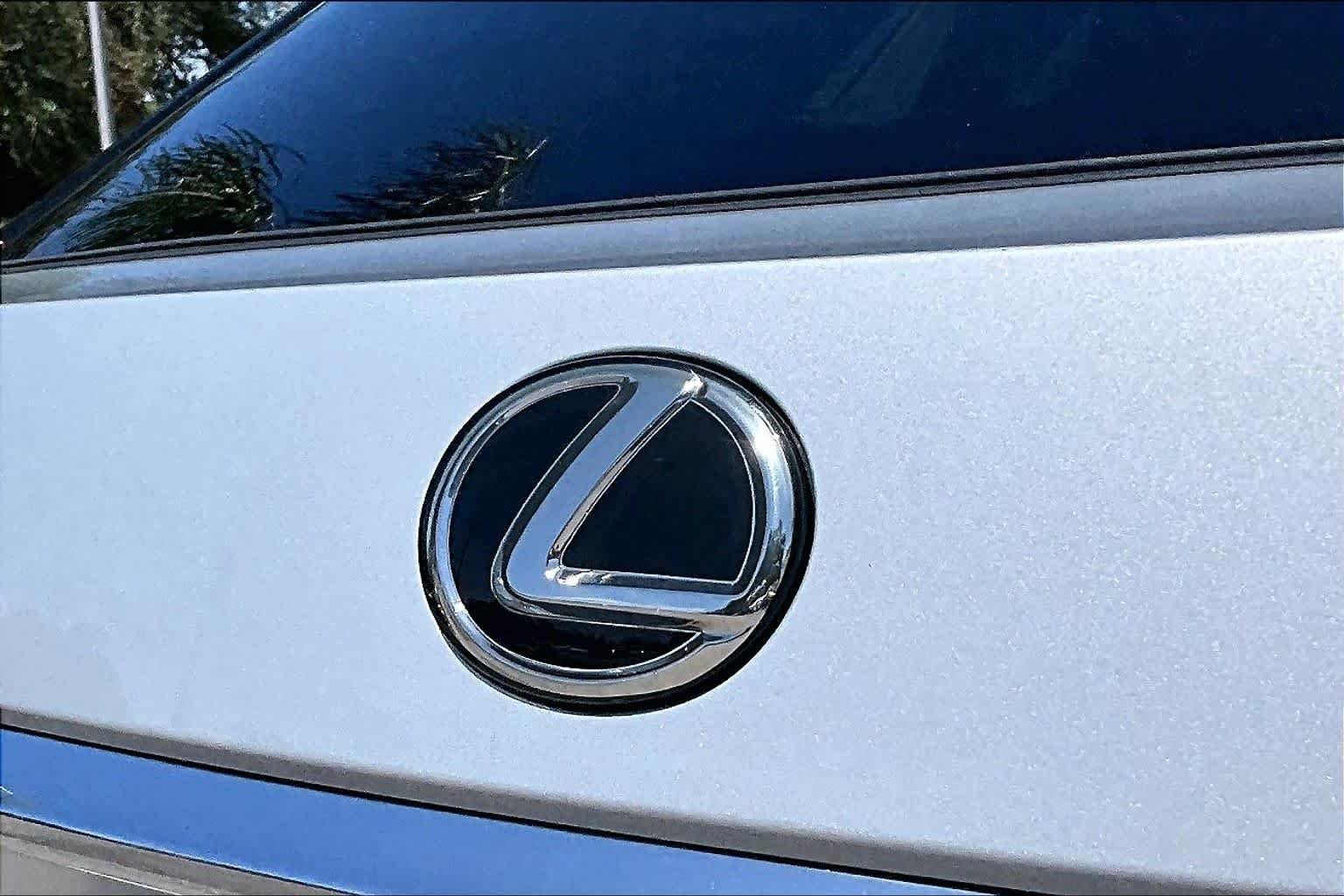 Used 2018 Silver Lining Metallic Lexus  image 31