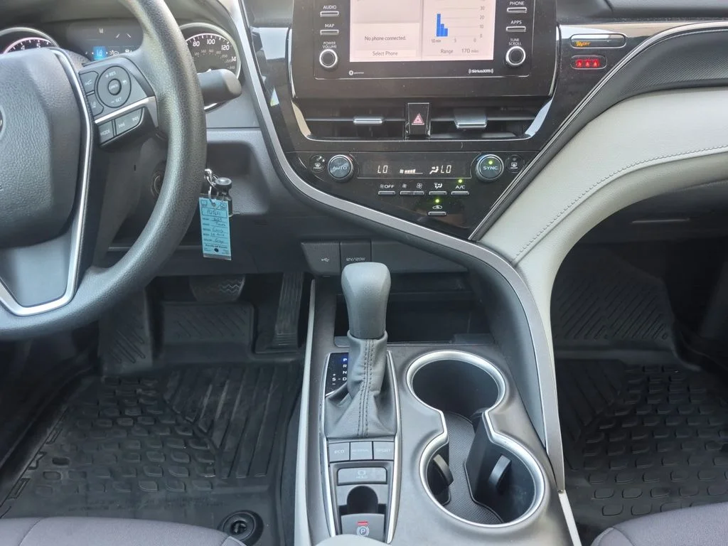 2023 Toyota Camry LE - Photo 10