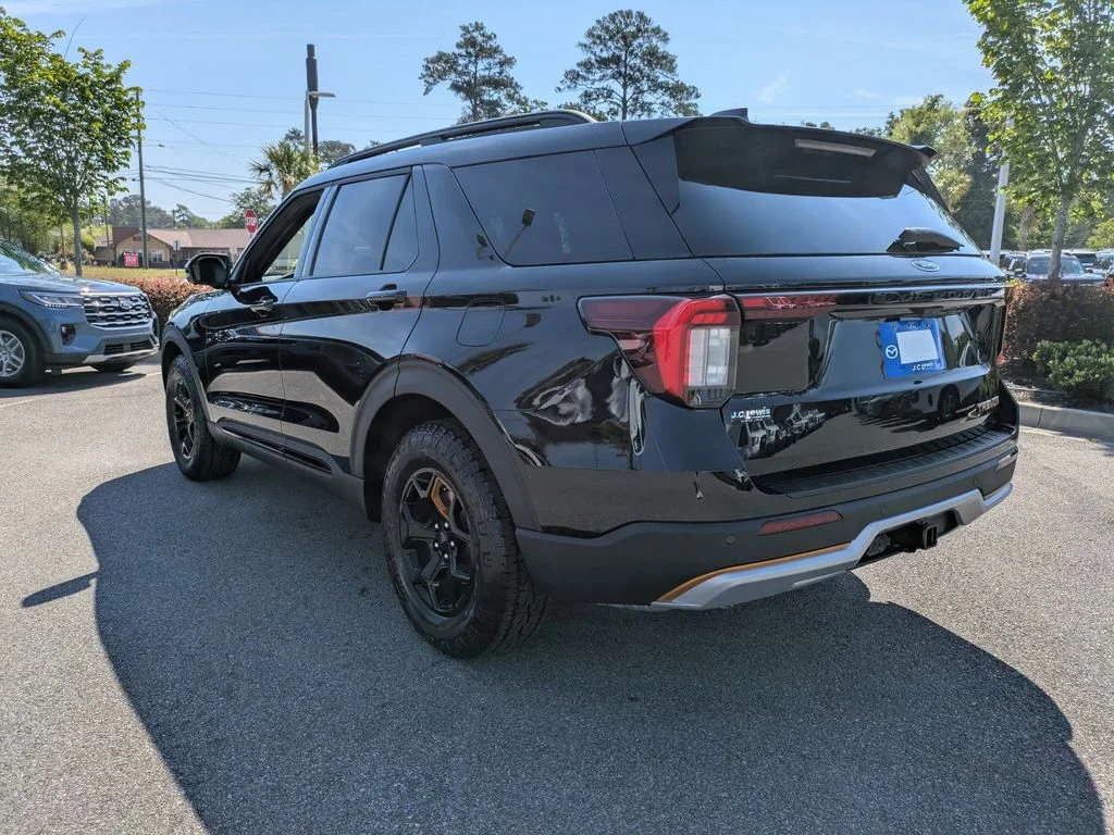 New 2026 Agate Black Metallic Ford Tremor image 6