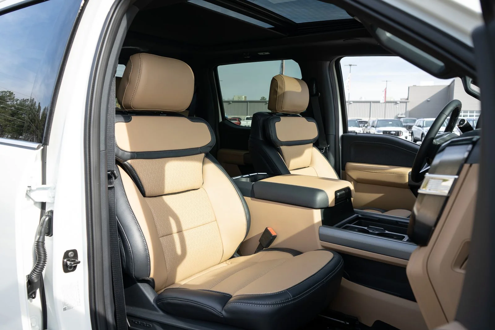 New 2026 Star White Metallic Tri-Coat Ford F-250® Lariat® image 42