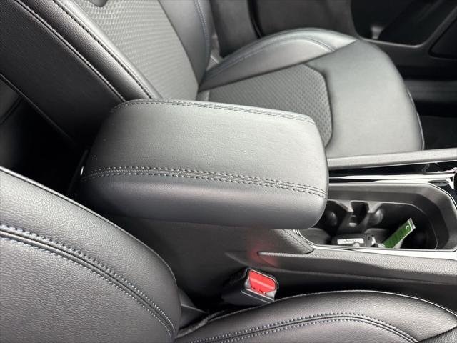New 2026 Bright White Clearcoat Jeep Latitude image 20