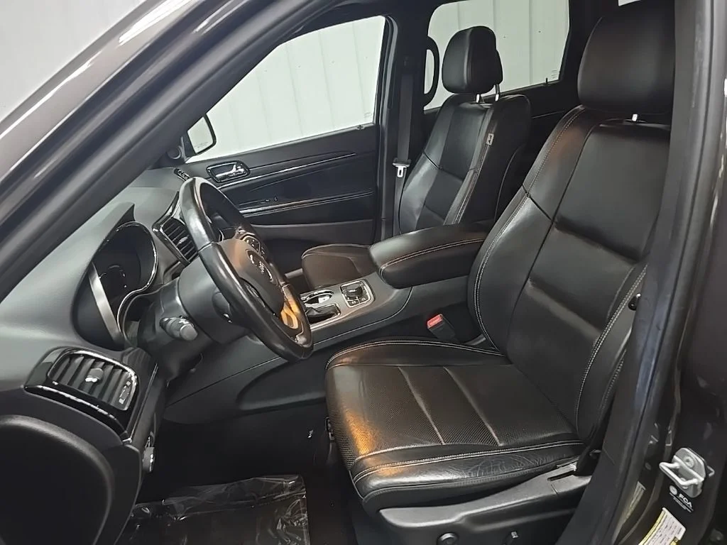 Used 2021 Gray Jeep Limited image 31