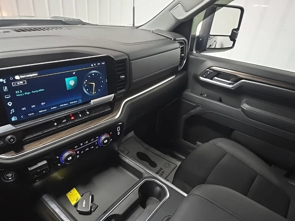 Used 2025 Cypress Gray Chevrolet LT image 25