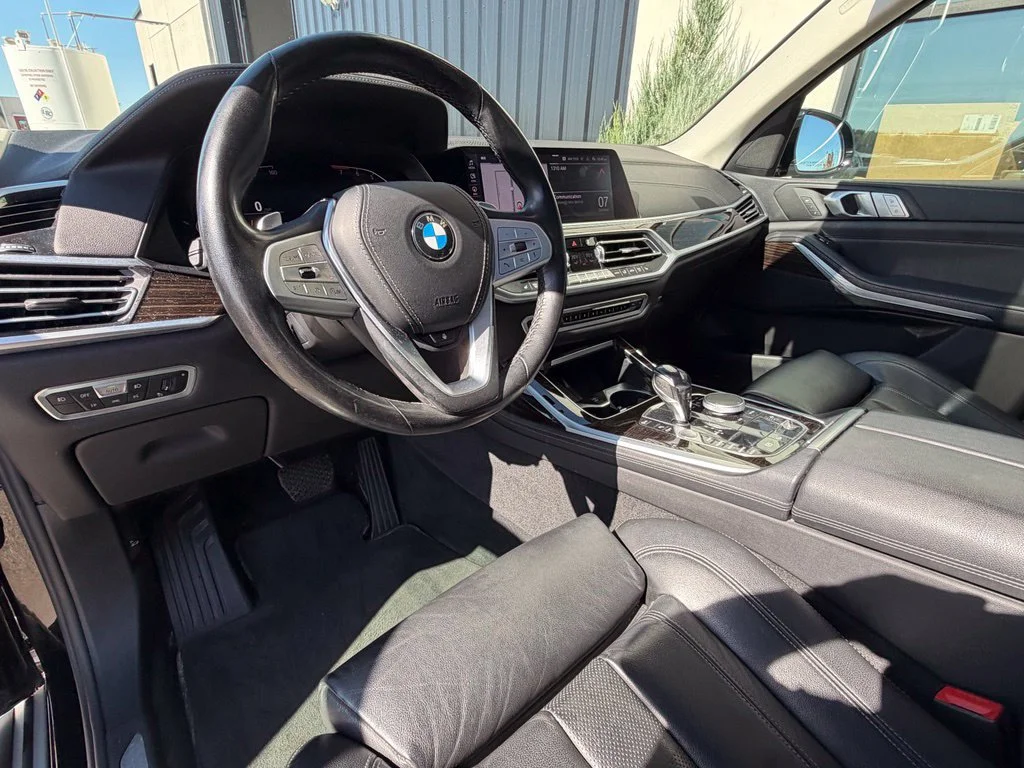 Used 2019 Black BMW xDrive40i image 7