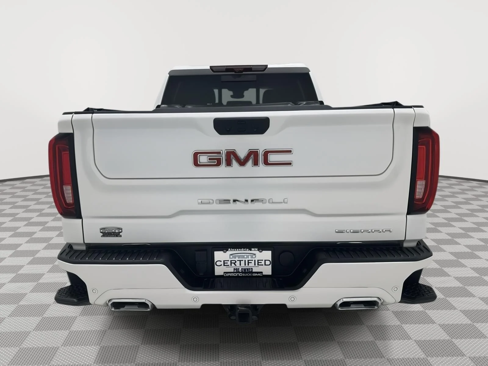 Used 2024 White Frost Tricoat GMC Denali image 4