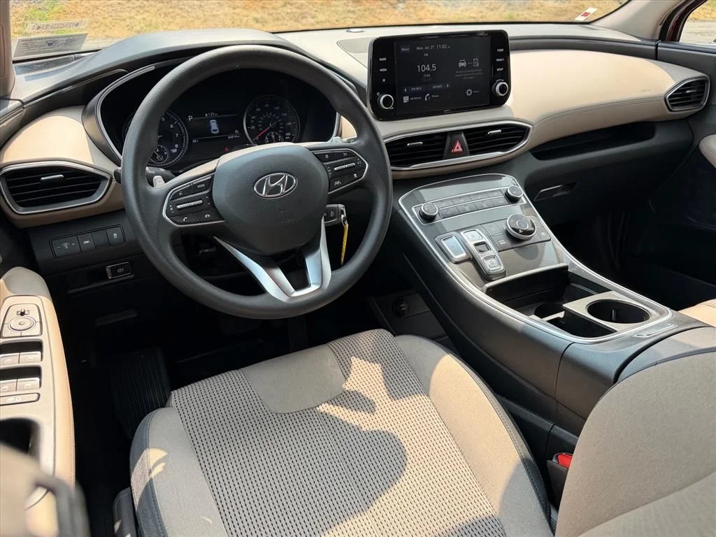 Used 2022 Red Hyundai SE image 7