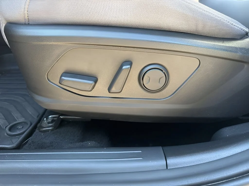 Used 2024  Hyundai SEL image 27