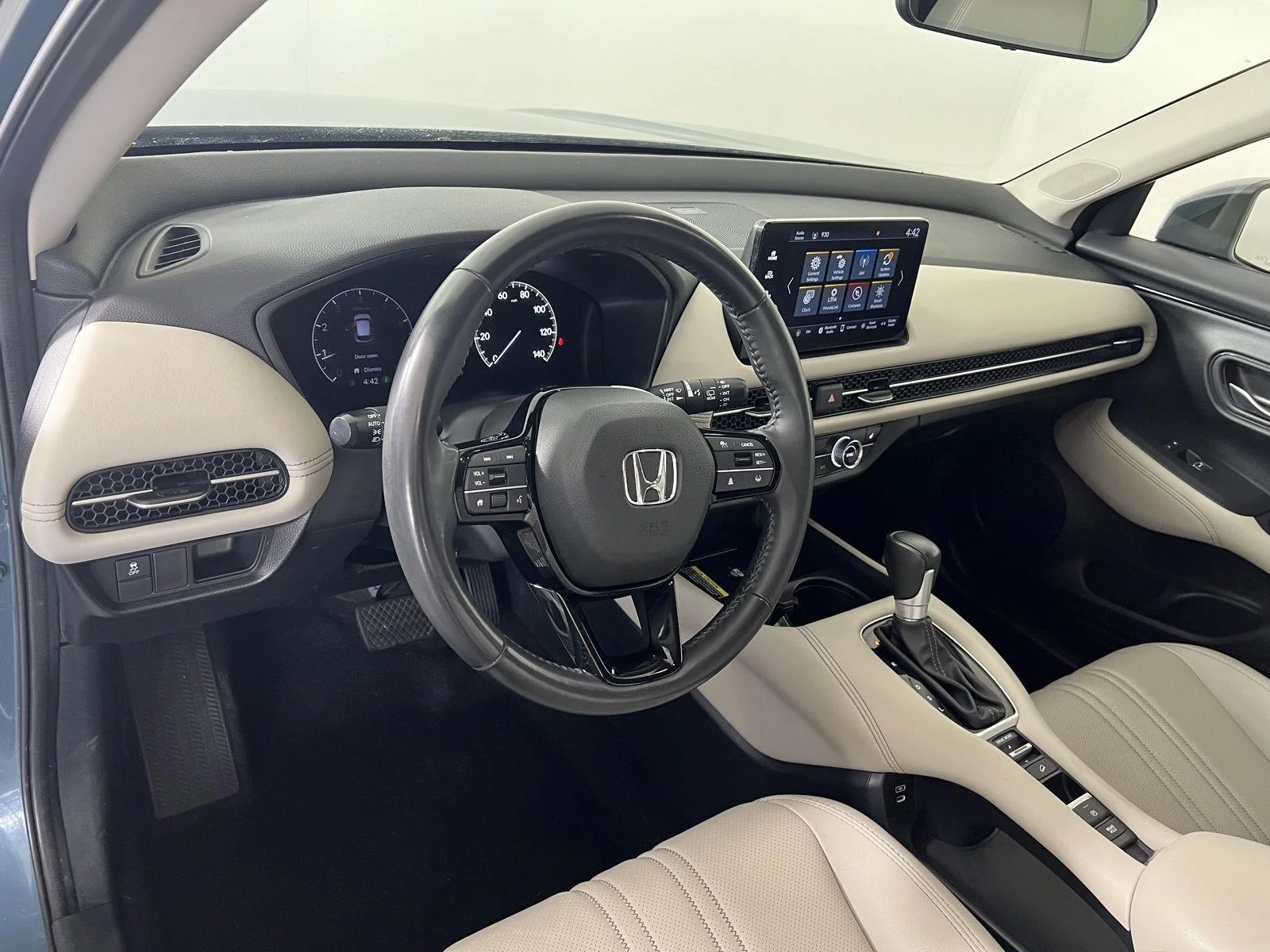 Used 2025 Gn Honda EX-L image 4
