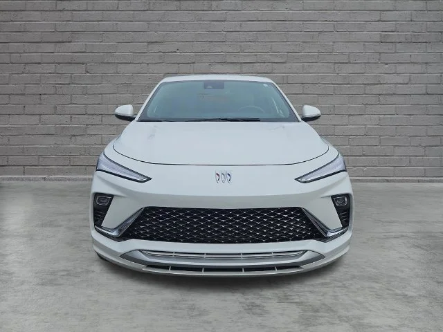 Used 2024 White Frost Tricoat Buick Avenir image 9