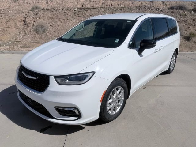 2024 Chrysler Pacifica Touring L's photo