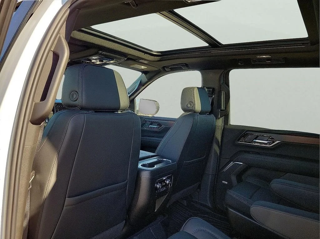 2026 GMC Yukon XL Denali - Photo 12