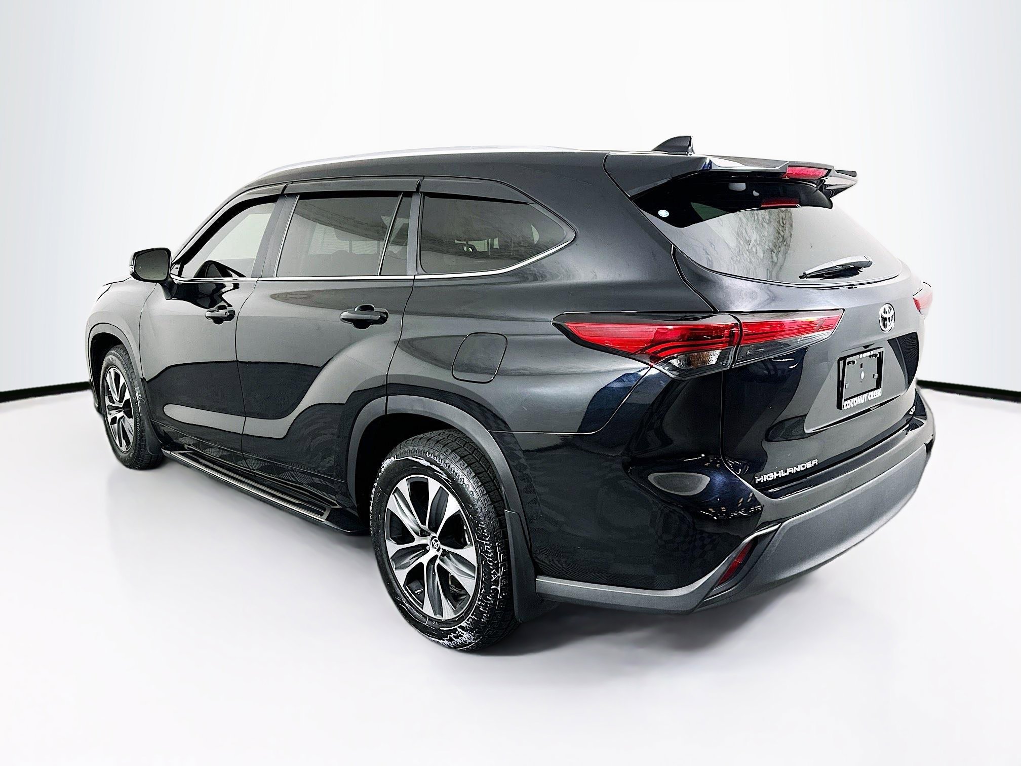 2023 Toyota Highlander thumbnail 7
