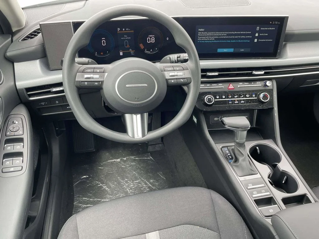 New 2026 White Hyundai SE image 9