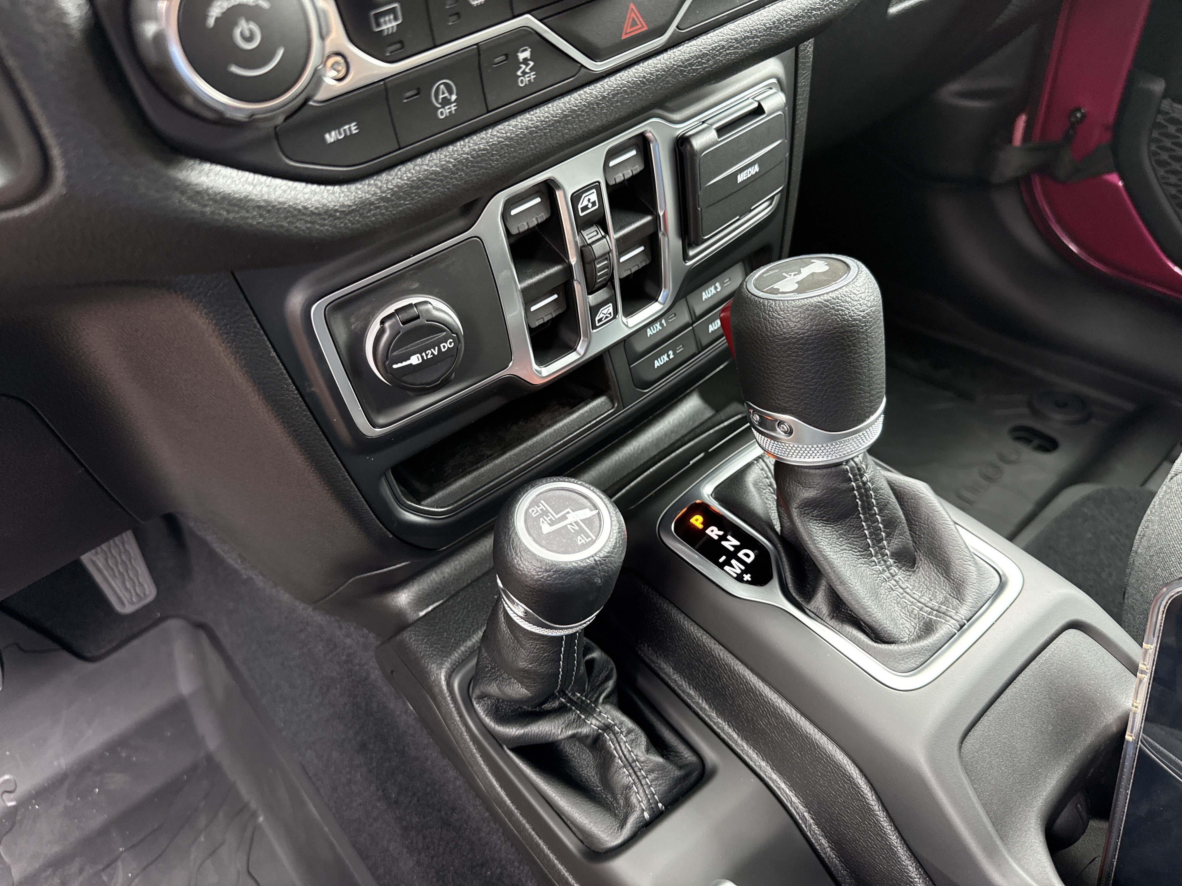 New 2026 Tuscadero Pearlcoat Jeep Sport S image 31