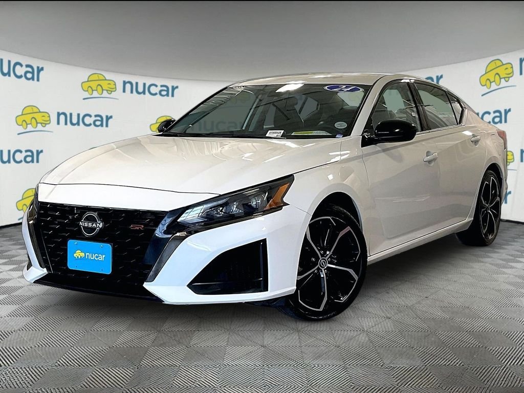 Certified Used 2024 White Nissan 2.5 SR image 3