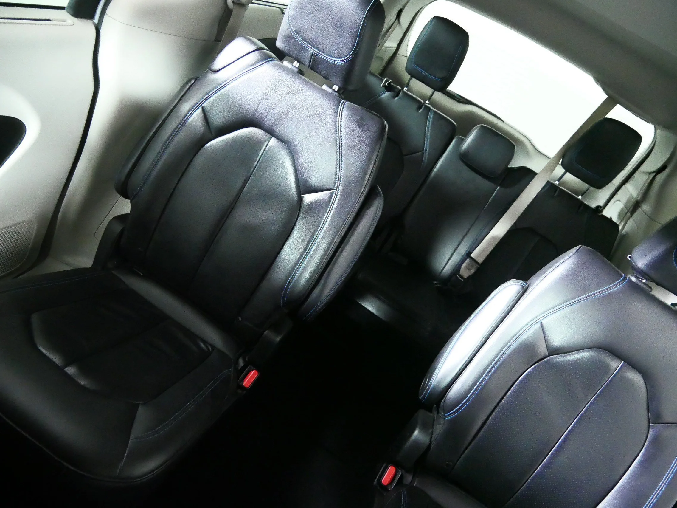 Used 2021 Bright White Clearcoat Chrysler Touring L image 12