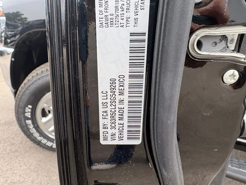 New 2025 Diamond Black Crystal Pearl-Coat Exterior Paint RAM Tradesman image 32