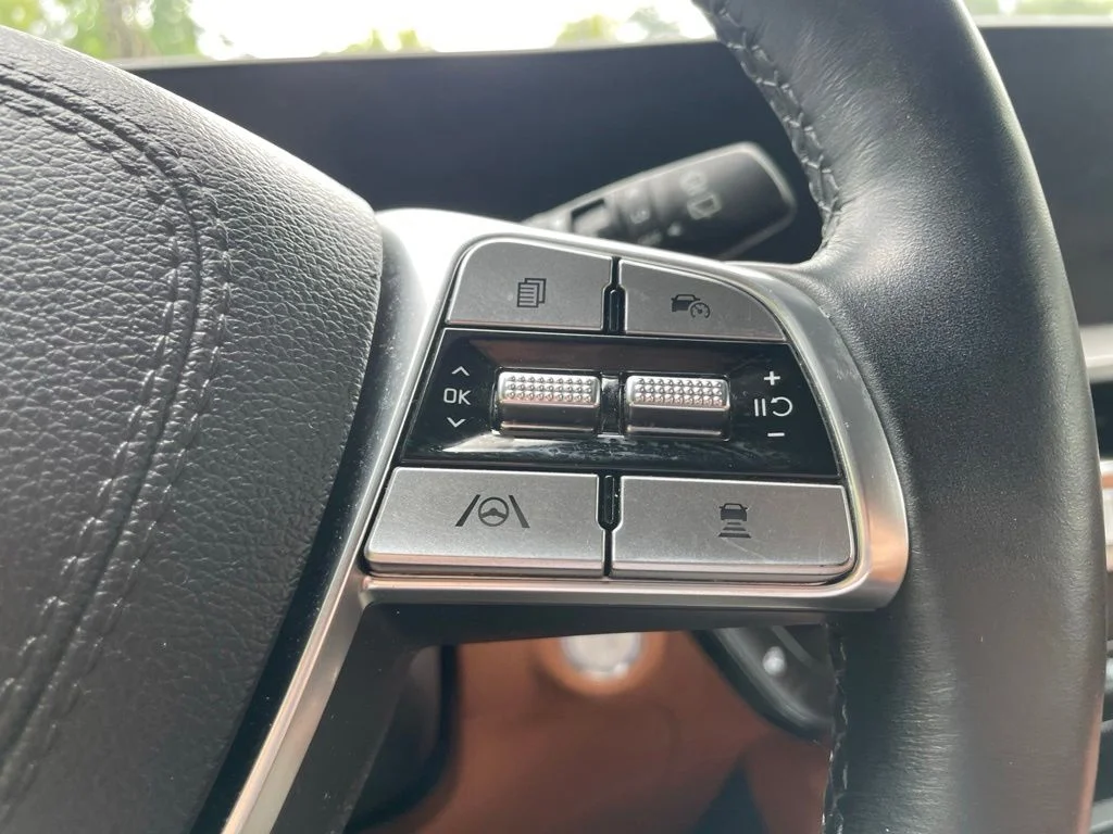 Used 2025 Wolf Gray Kia EX X-Line image 12