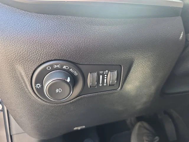 Used 2022 Gray Jeep Latitude Lux image 24