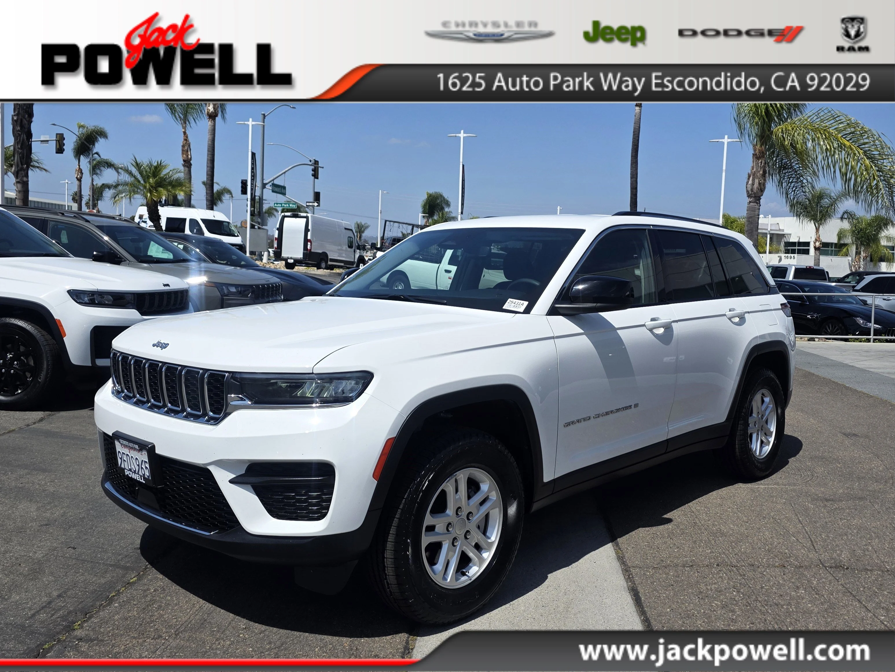 2023 Jeep Grand Cherokee Laredo's photo