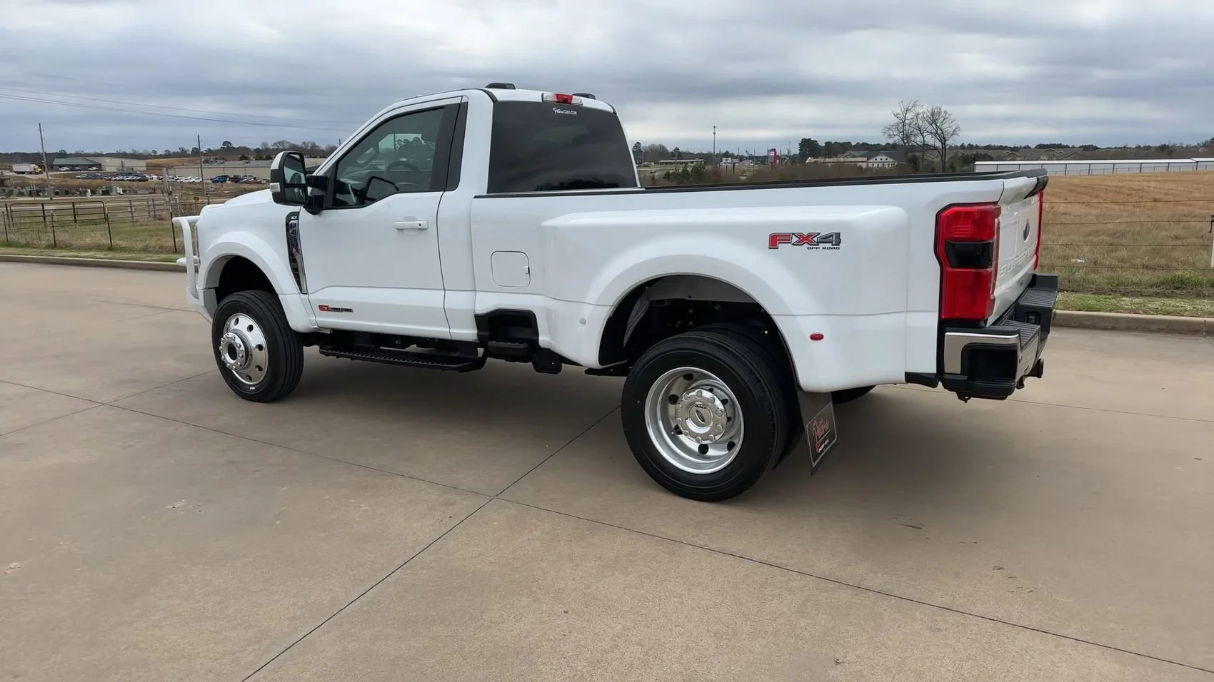 Used 2025 Oxford White Ford XLT image 6