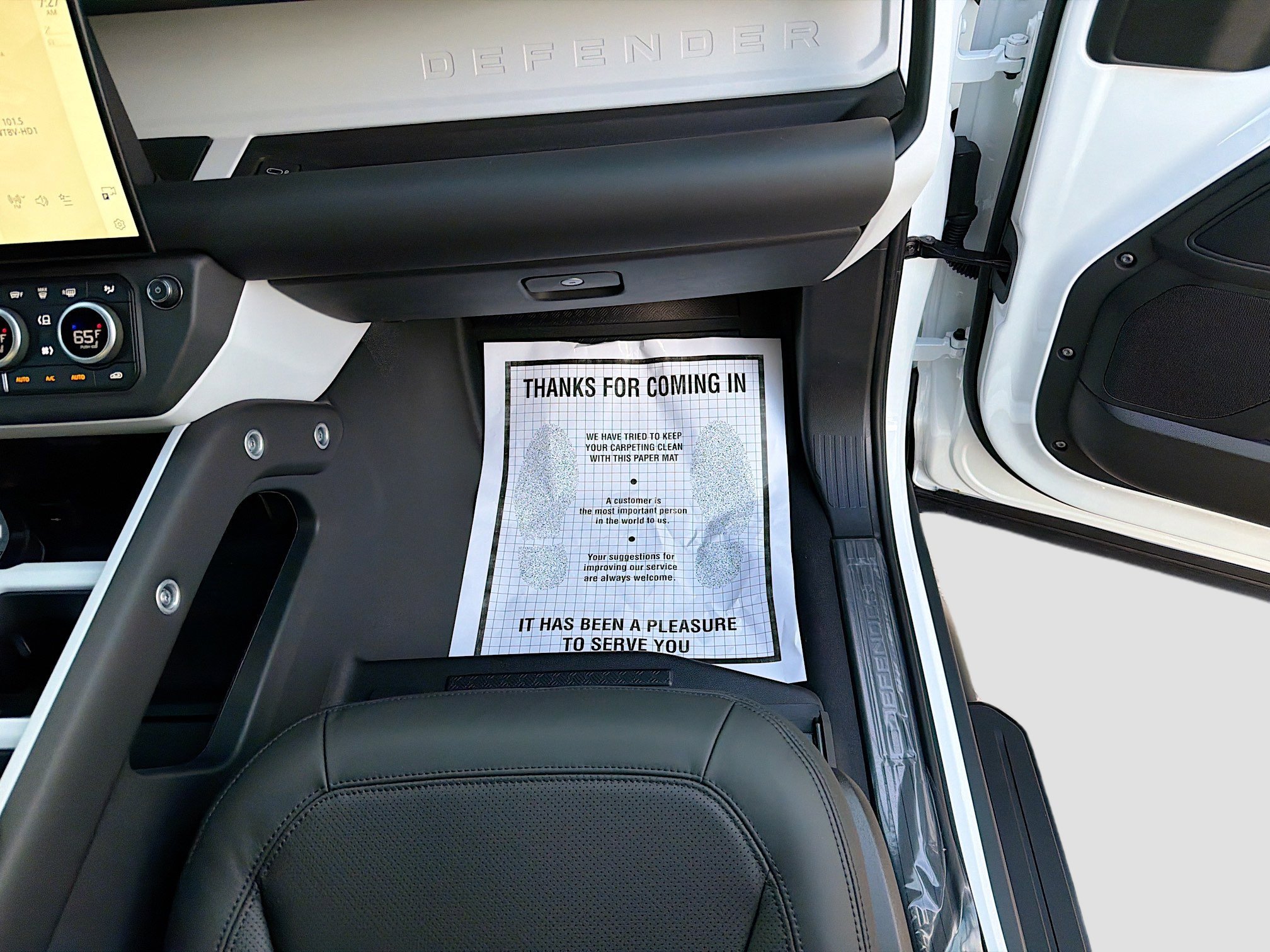 New 2026 Fuji White Land Rover X-Dynamic SE image 17