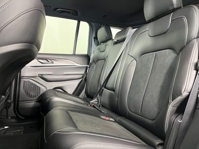 New 2026 Bright White Clear-Coat Exterior Paint Jeep Altitude image 7