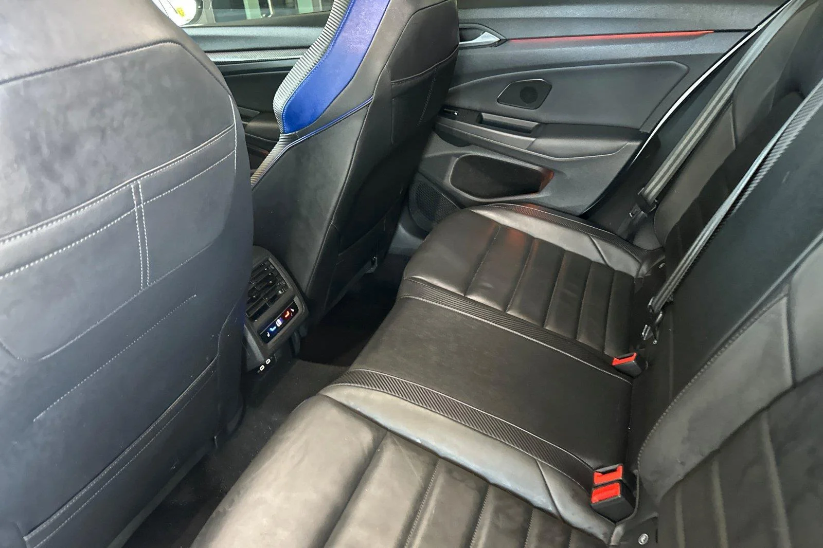 Used 2022  Volkswagen 4DR image 12