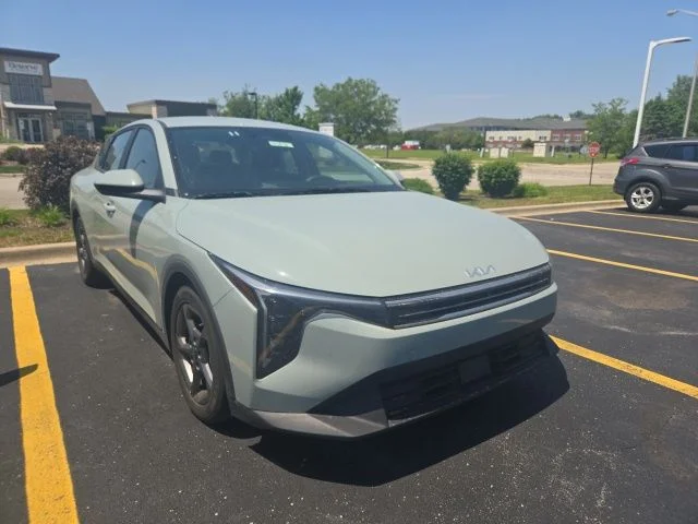 2025 Kia K4 LXS AT's photo