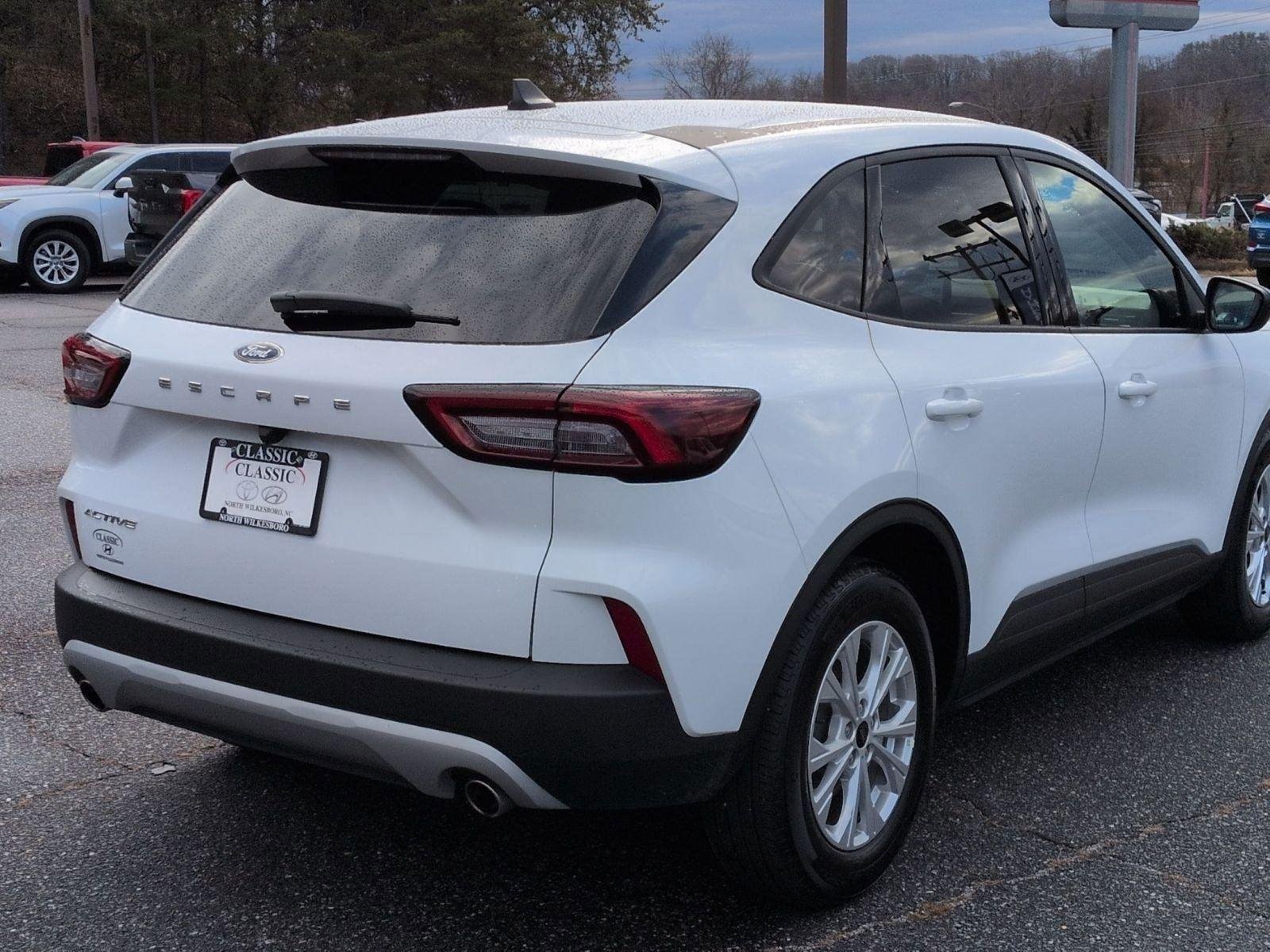 Used 2025 Oxford White Ford Active image 10