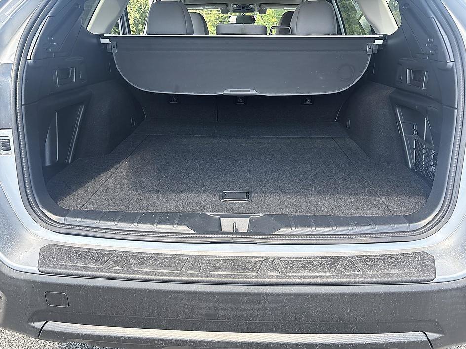 Used 2022 Ice Silver Metallic Subaru Premium image 19