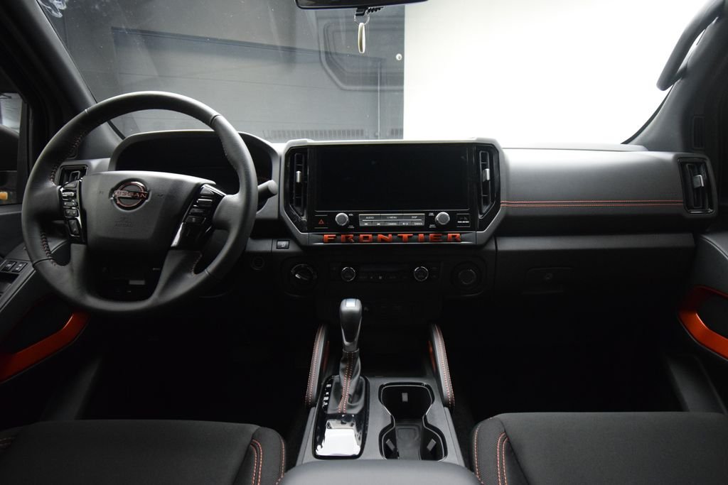 Used 2025 White Nissan PRO-4X image 3