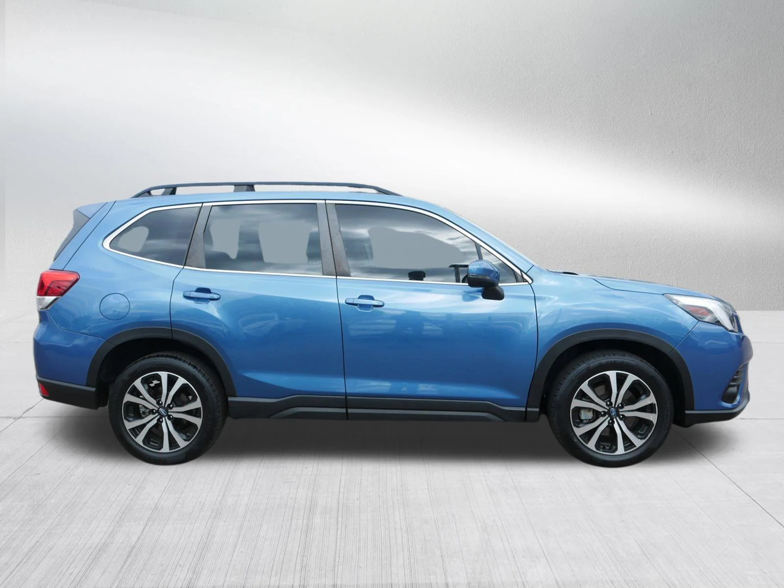 Used 2023 Horizon Blue Pearl Subaru Limited image 8