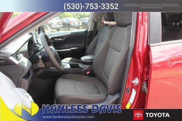 2022 Toyota RAV4 XLE - Photo 12