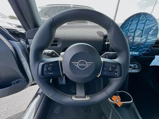 New 2026 Silver MINI Signature Plus image 8