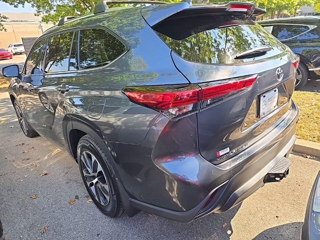 Used 2021 Gray Toyota XLE image 5