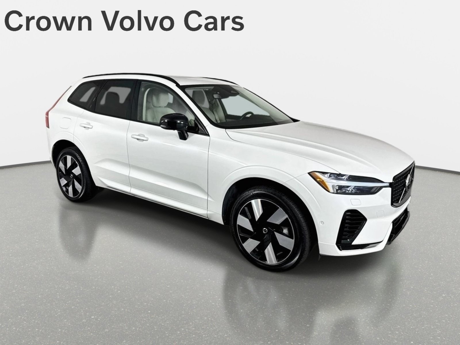 Used 2024 Crystal White Volvo Ultimate Dark Theme image 3
