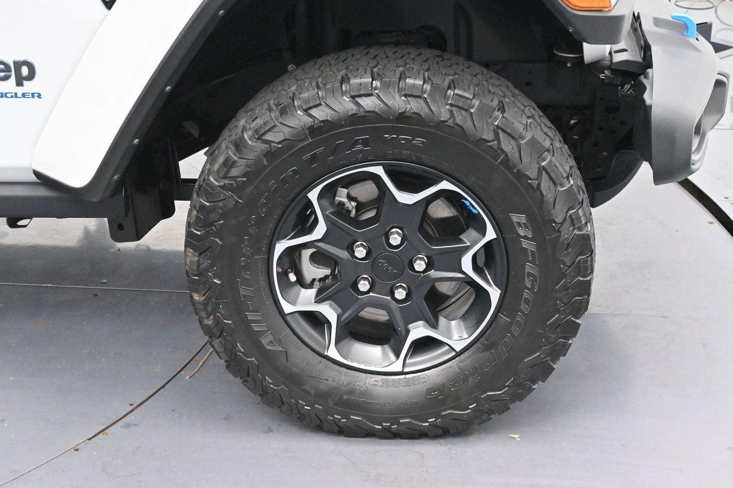 Used 2023 Bright White Clearcoat Jeep Rubicon image 34