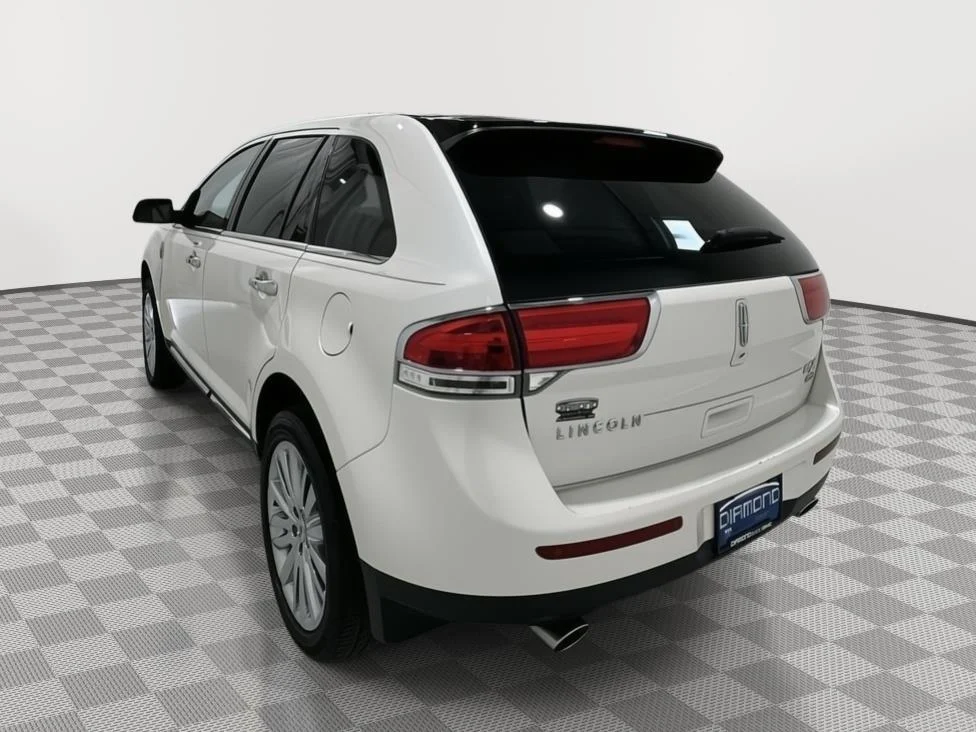 Used 2015 White Lincoln AWD image 3