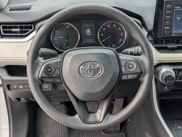 Used 2022 White Toyota XLE image 15