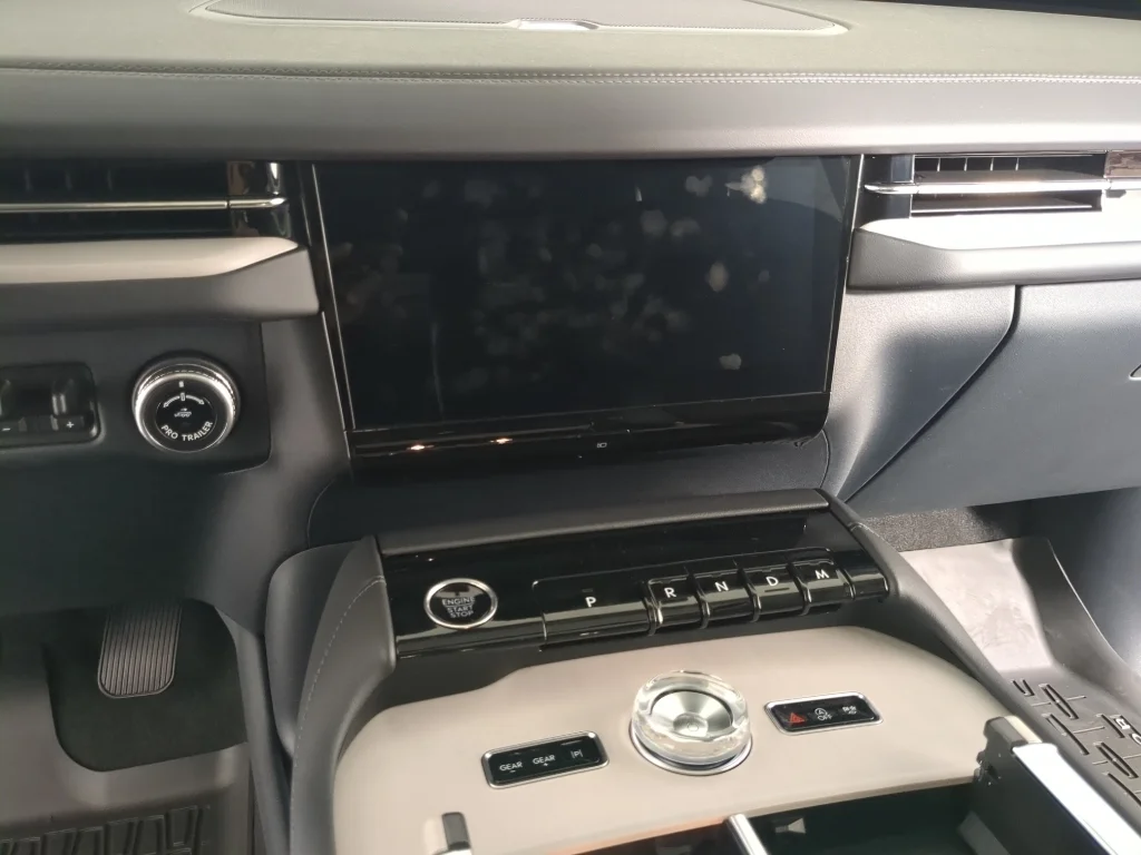 New 2026 Crystal White Metallic Clearcoat Lincoln Reserve image 38