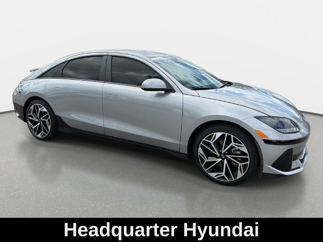 Used 2024 Silver Hyundai SEL image 1