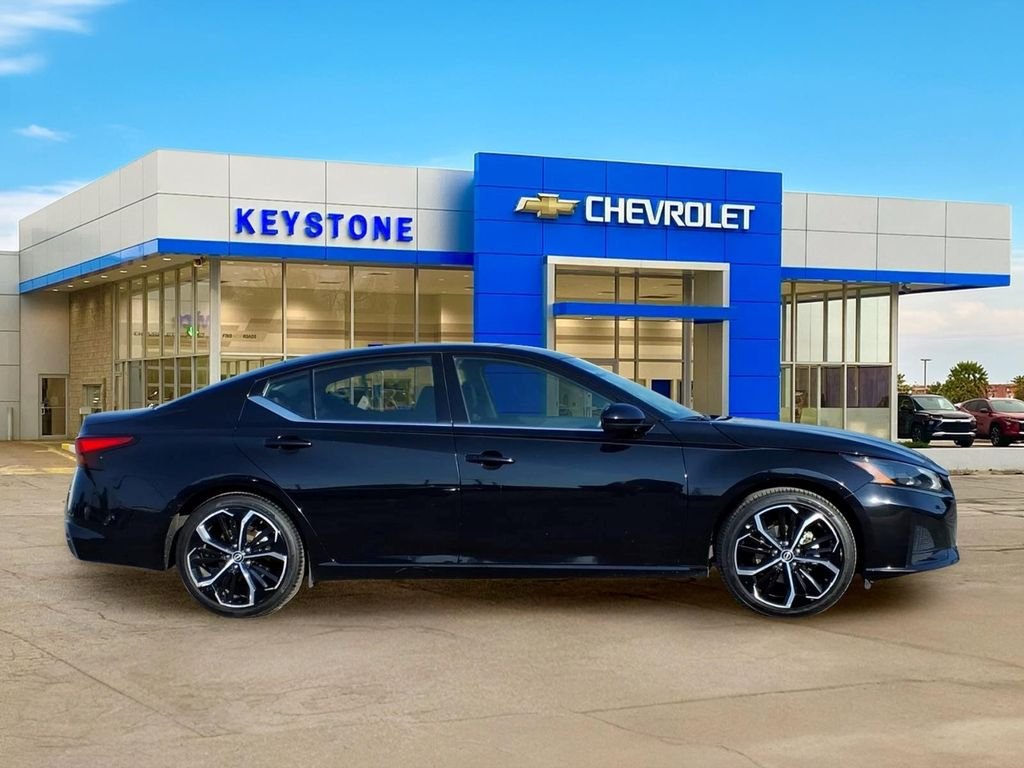 Used 2024 Black Nissan 2.5 SR image 8