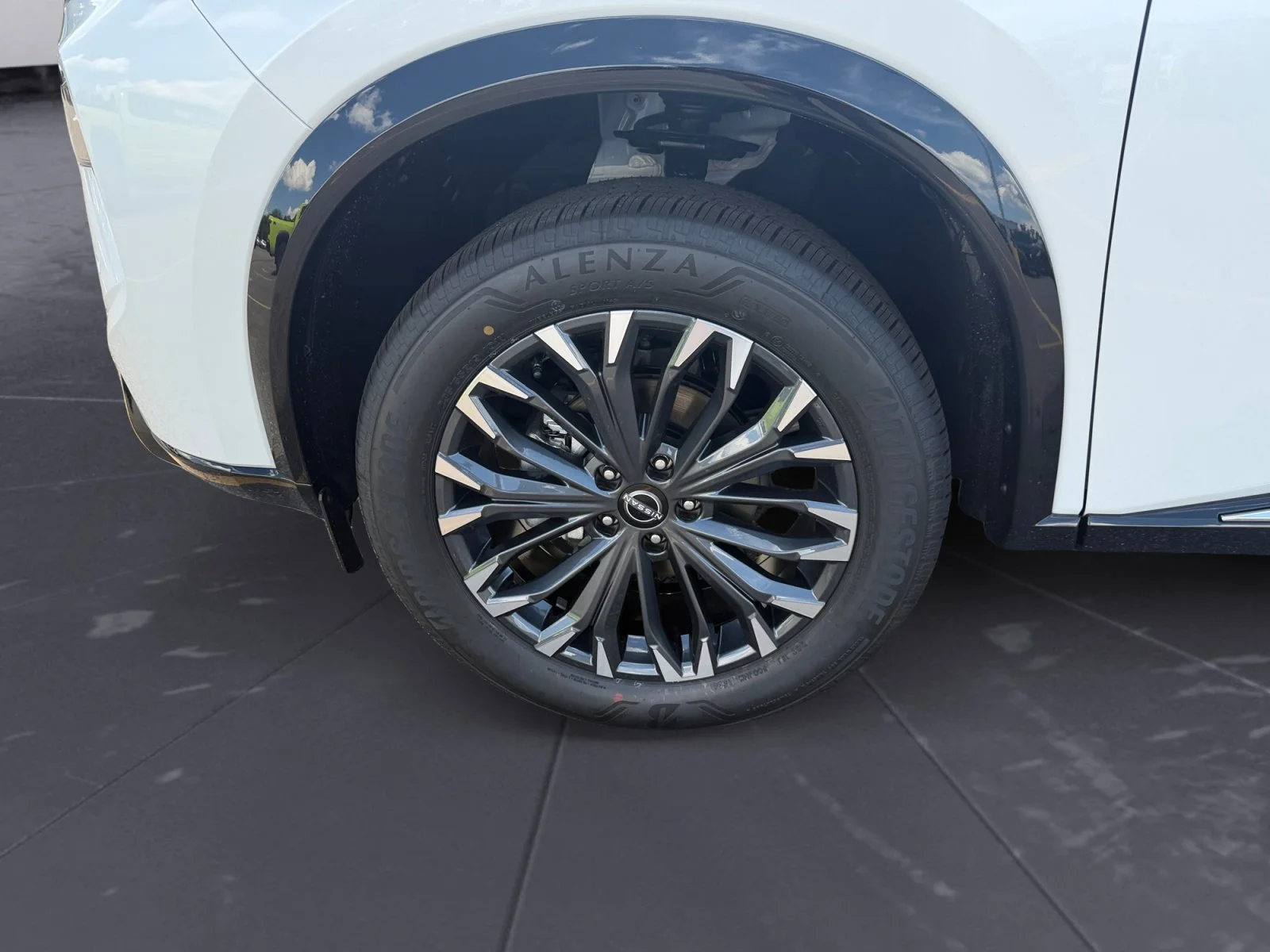 New 2026 Everest White Pearl/Super Black Nissan Platinum image 45