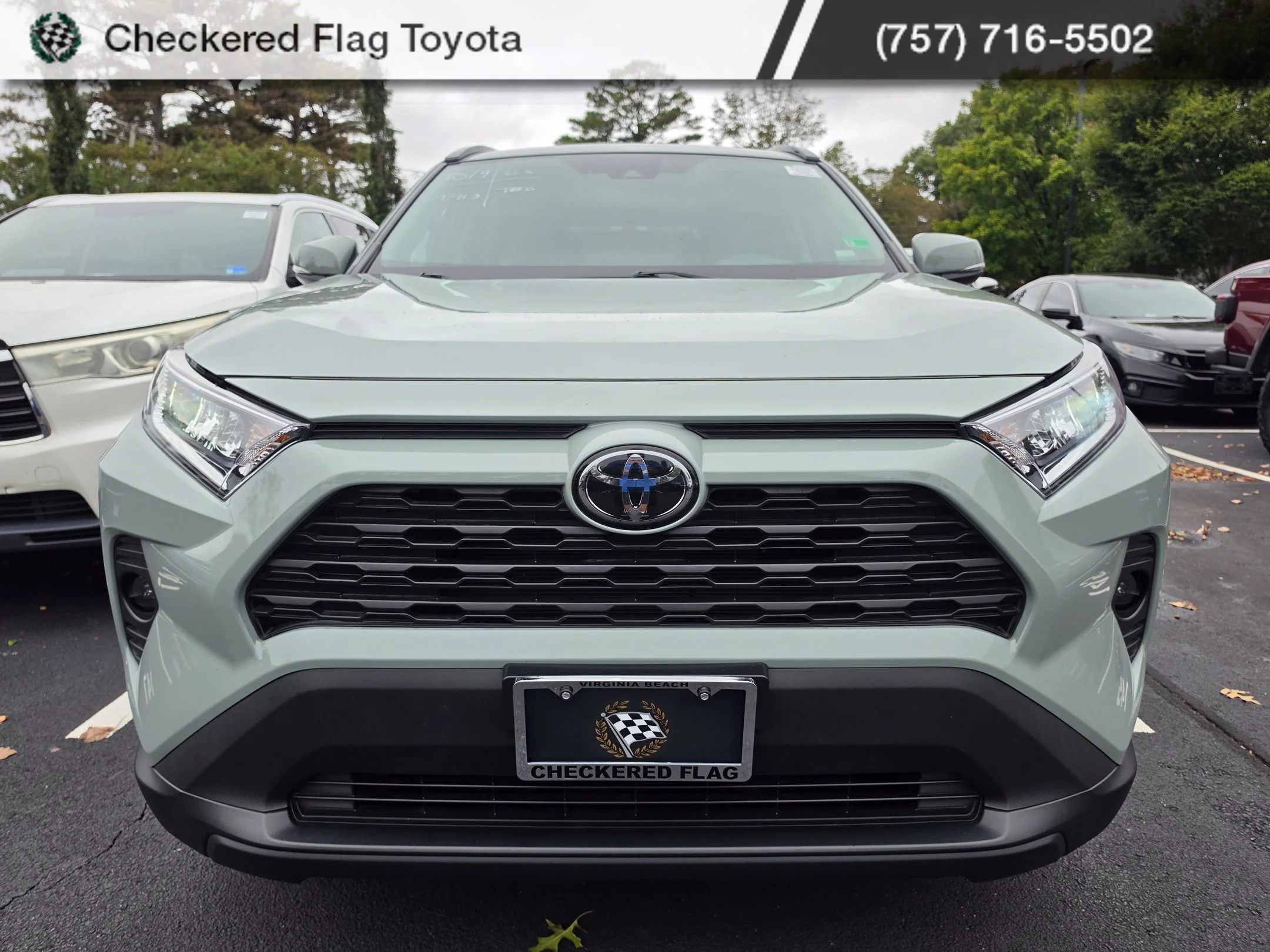 Used 2020 Lunar Rock Toyota XLE Premium image 2