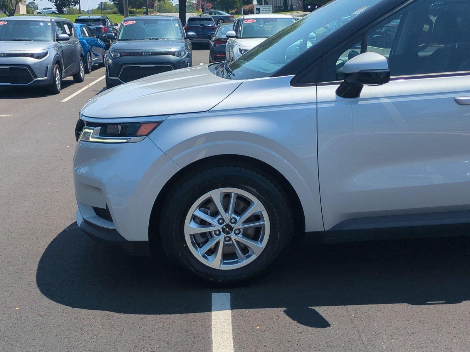 Used 2022 Silky Silver Kia LXS image 10