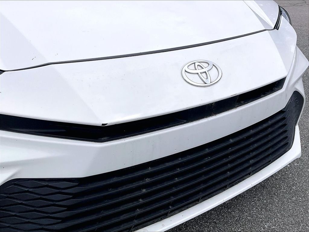 Used 2025 Ice Cap Toyota LE image 29